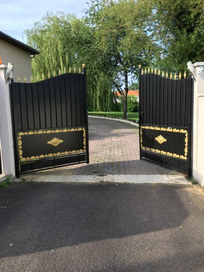 Bienvenue Chez Zina Hotel Vesoul Exterior foto